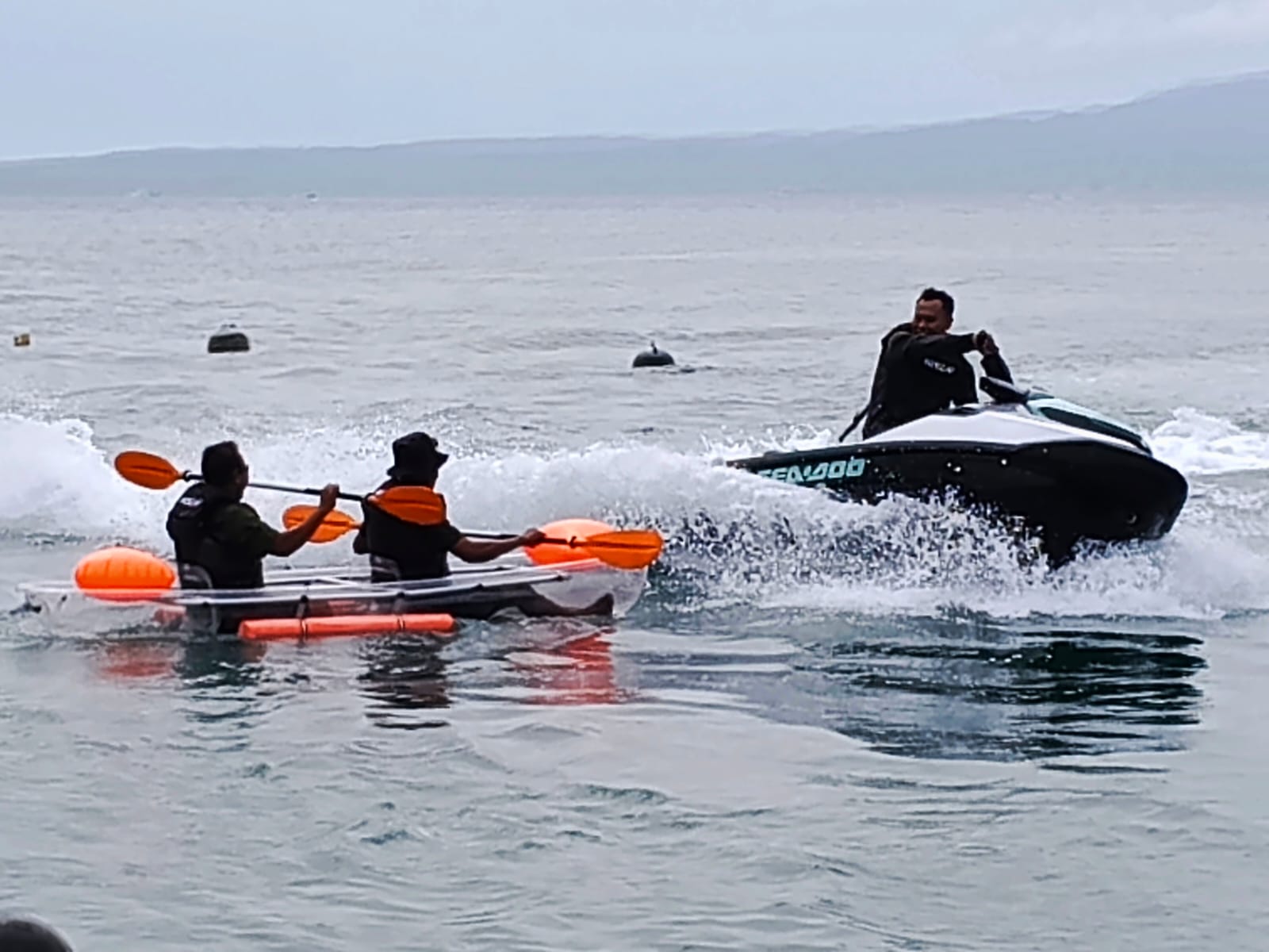 Pantai Boom Banyuwangi dilengkapi fasilitas Jetski, Kano dan Banana Boat.