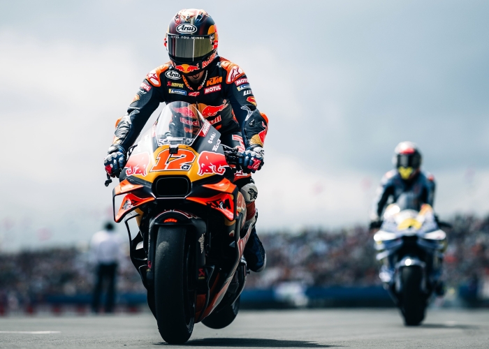 Maverick Vinales sukses berada di posisi 5 besar pada MotoGP Assen Belanda 2025.