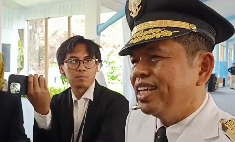 Gubernur Gubernur Jabar Dedi Mulyadi mengeluarkan Surat Edaran yang ditujukan kepada para bupati dan wali kota se-Jabar agar siswa masuk sekolah lebih pagi.