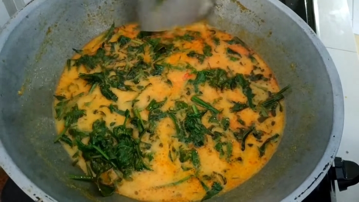 Resep tumis pakis santan.