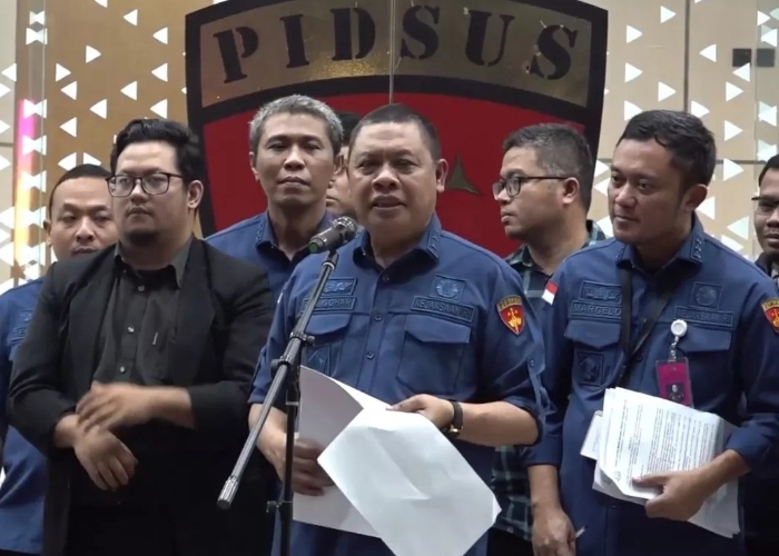 Kejaksaan Agung RI menetapkan Riza Chalid sebagai tersangka.