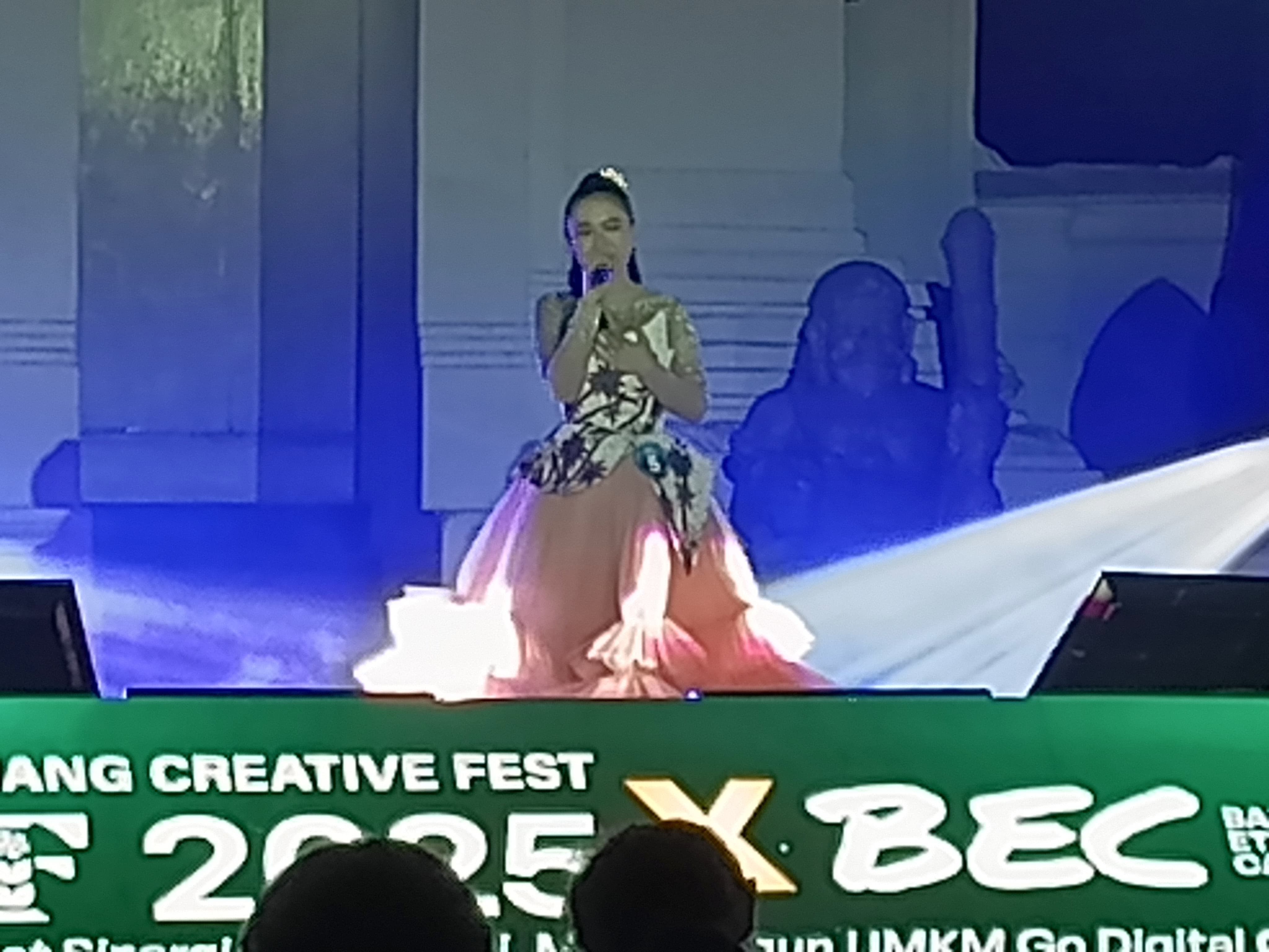 Salah seorang penampilan Singing Festival 2025 saat unjuk kebolehan didepan dewan juri.