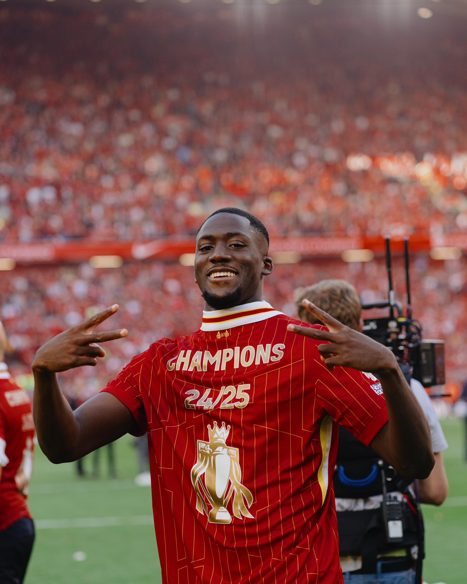 BERTAHAN: Ibrahima Konate pilih bertahan di Liverpool