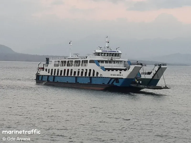 KANDAS: Cuaca buruk membawa KMP Agung Samudera kandas di perairan Selat Bali