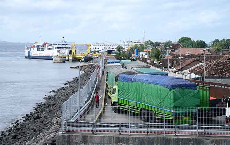 Sempat ditutup sementara akibat cuaca buruk, Pelabuhan Ketapang dibuka lagi mulai pukul 15:00 WIB, Rabu (30/7/2025).