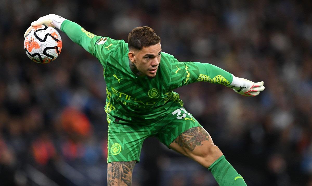 BANYAK PEMINAT: Ederson Moraes dikabarkan siap mencari tantangan baru di luar Premier League