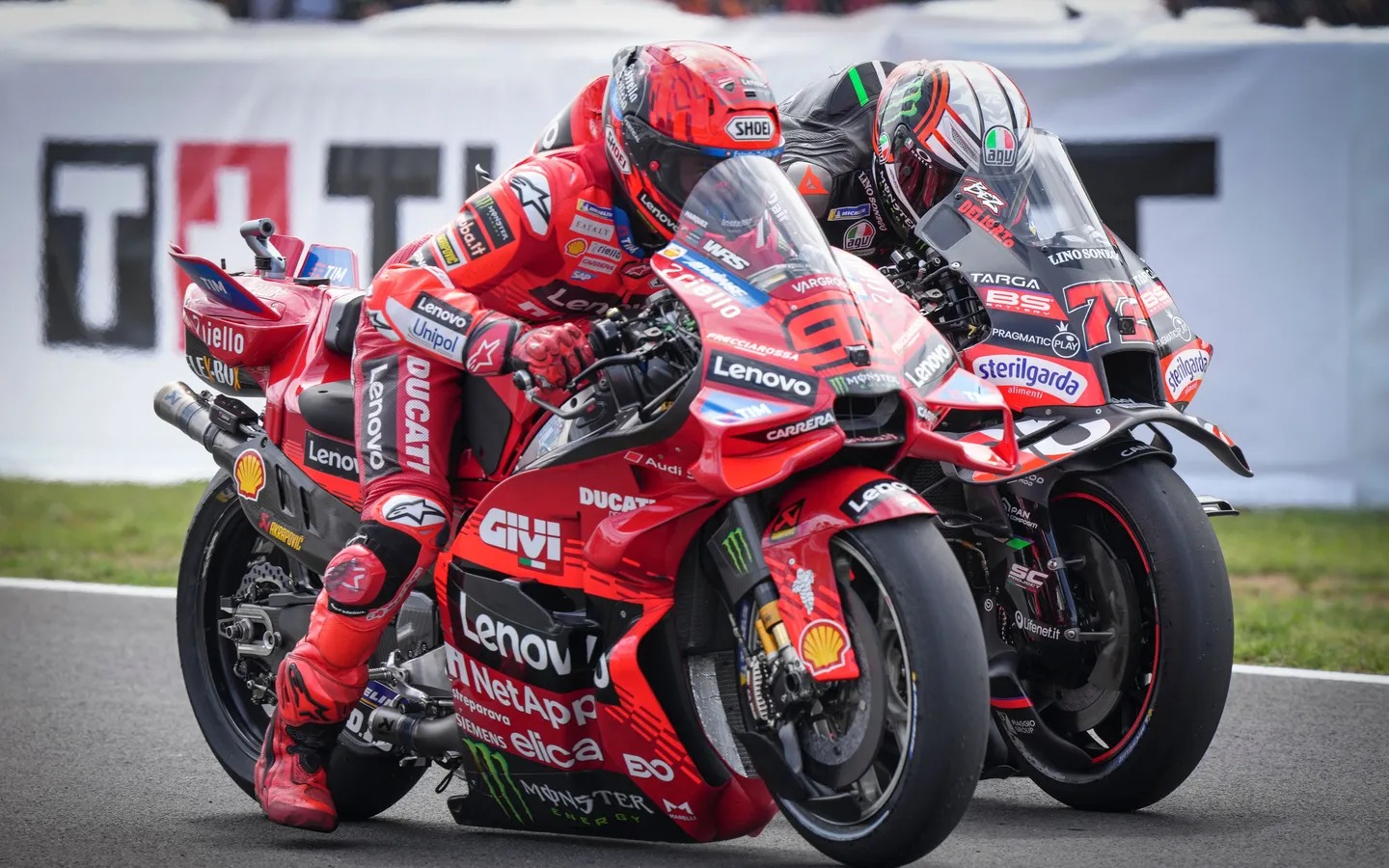 Marco Bezzecchi menjadi pahlawan baru Aprilia di MotoGP 2025 saat Jorge Martin absen.
