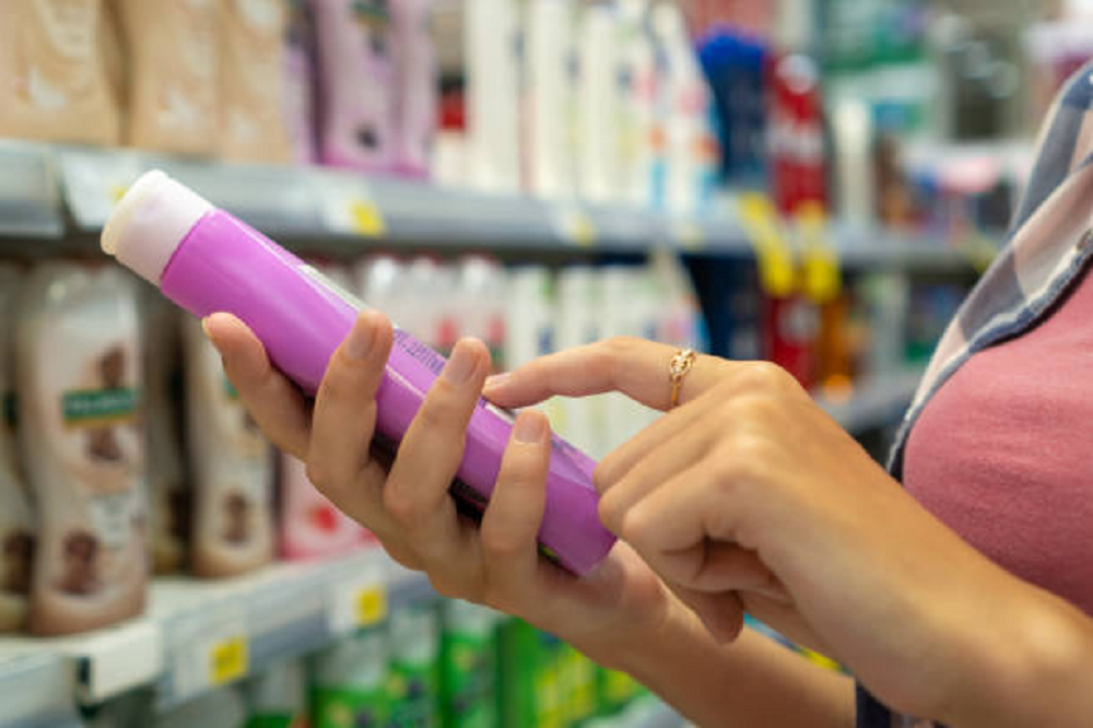 Tren skincare TikTok yang salah kaprah! Waspada jangan asal ikut-ikutan soal kesehatan.