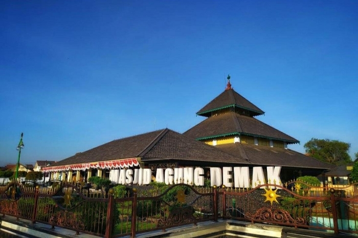 Glagahwangi sebagai nama awal Kota Demak, sebelum dibangun Masjid Agung Demak oleh Wali Songo dan Raden Patah.