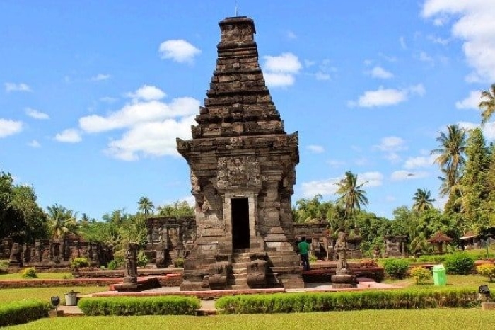 Sejarah lengkap tentang Kerajaan Panjalu dan Jenggala, pembagian dua wilayah yang menyebabkan perang saudara.