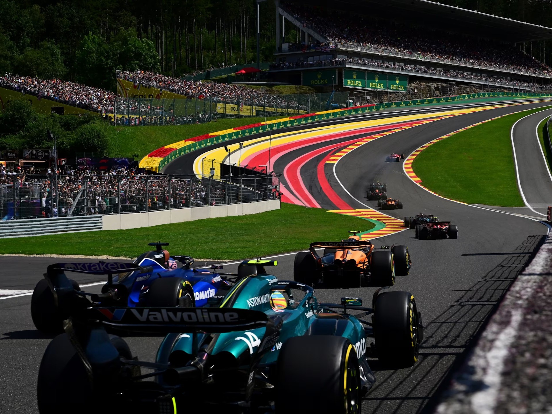 Drama baru Red Bull tanpa Horner, spekulasi Verstappen ke Mercedes, dan kebangkitan Sauber ramaikan F1 Belgia 2025 di Spa Francorchamps.