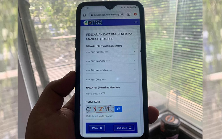 Cek data penerima bansos melalui laman Kemensos RI.