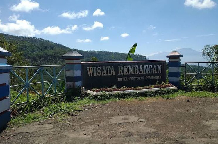 Puncak Rembangan berada di Desa Kemuning, Kecamatan Arjasa, Jember.