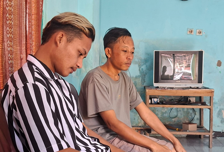 Deni dan Farid, dua saudara dari Singojuruh, berhasil selamat dari maut dalam tragedi tenggelamnya KMP Tunu Pratama Jaya 3 Juli lalu.