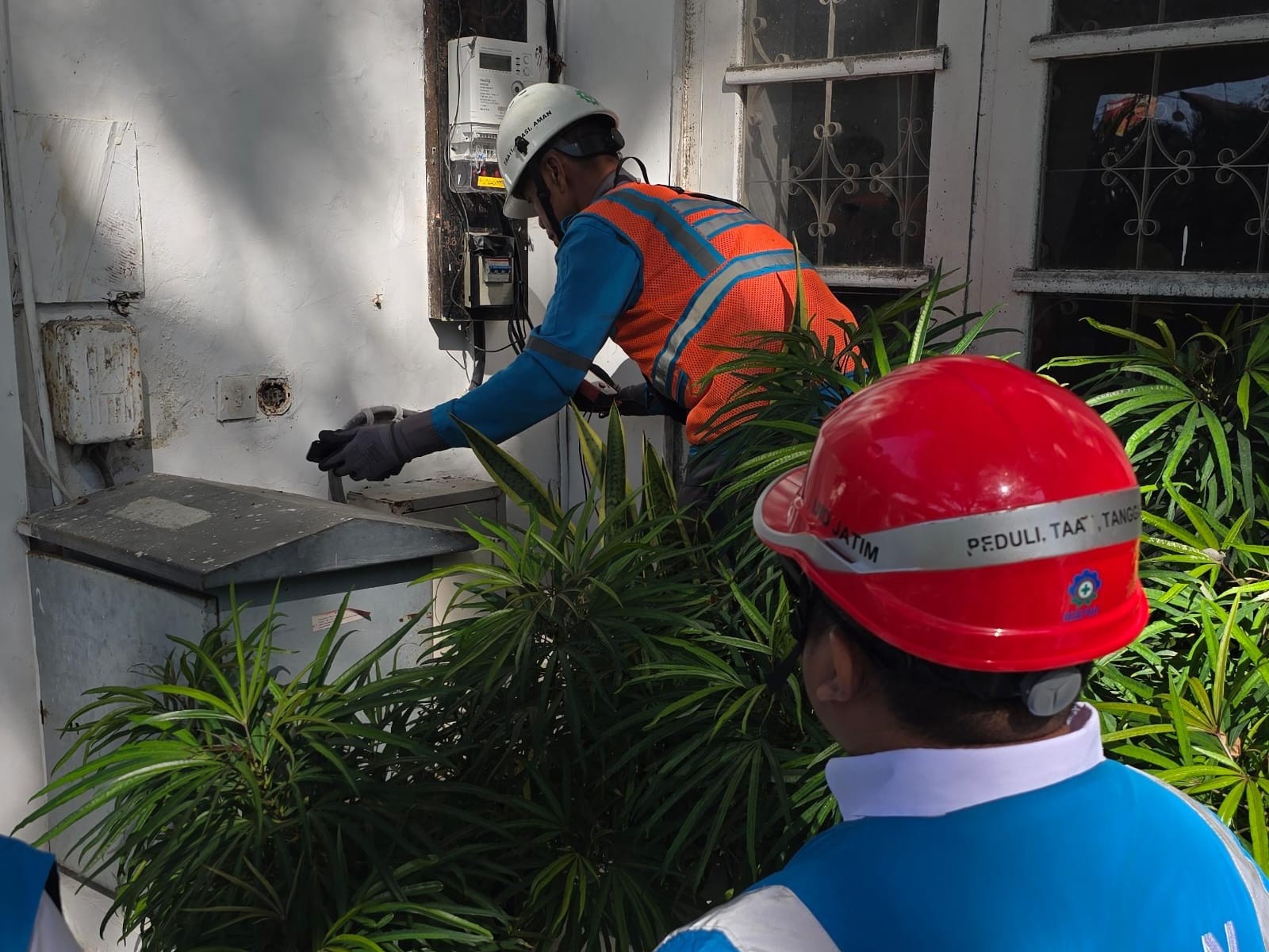 PLN UP3 Banyuwangi pastikan pasokan listrik andal dalam peresmian 80.000 Kopdes Merah Putih untuk dorong ekonomi desa berdaya saing.
