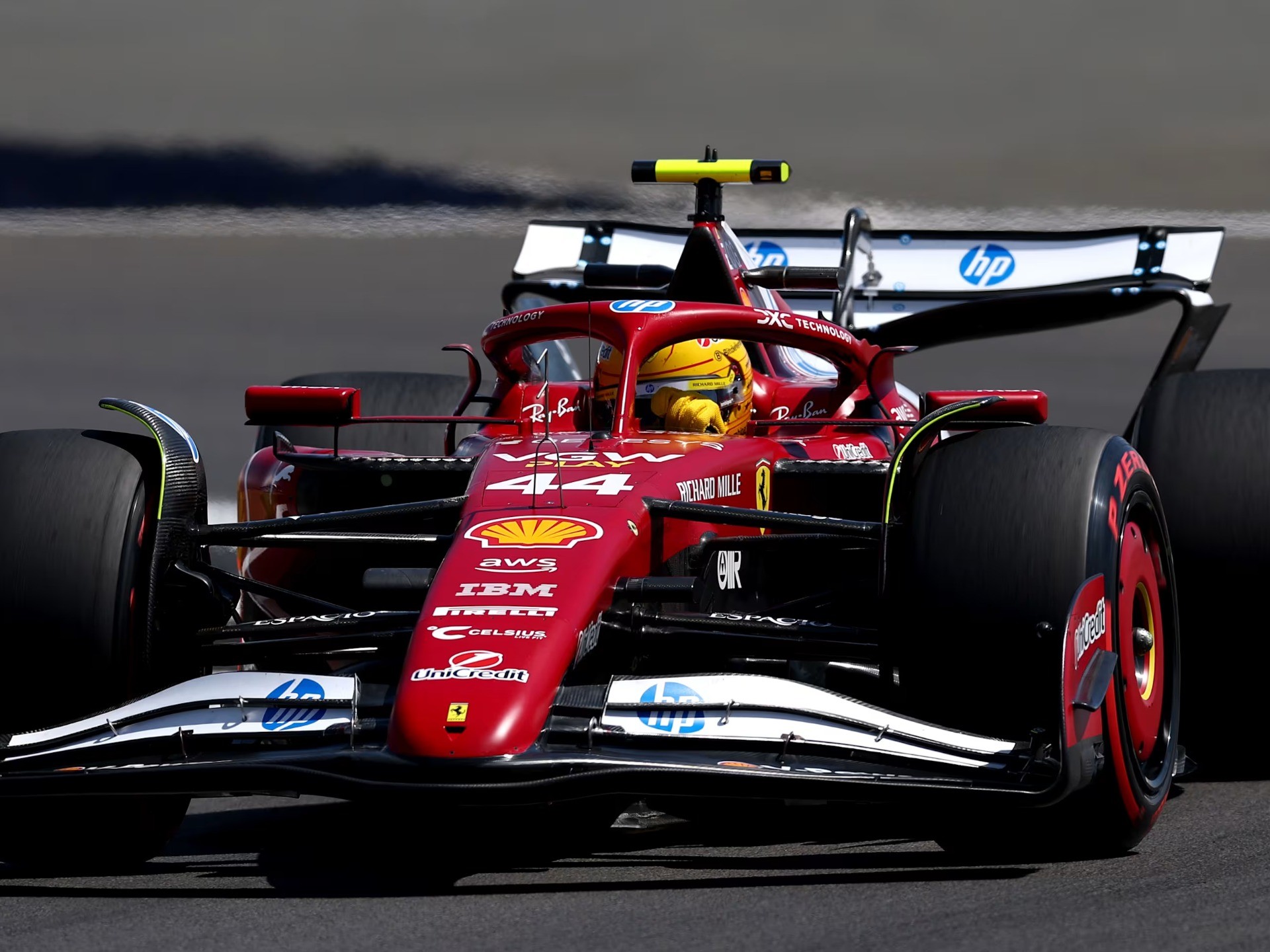 Lewis Hamilton bertekad raih gelar juara dunia bersama Ferrari.
