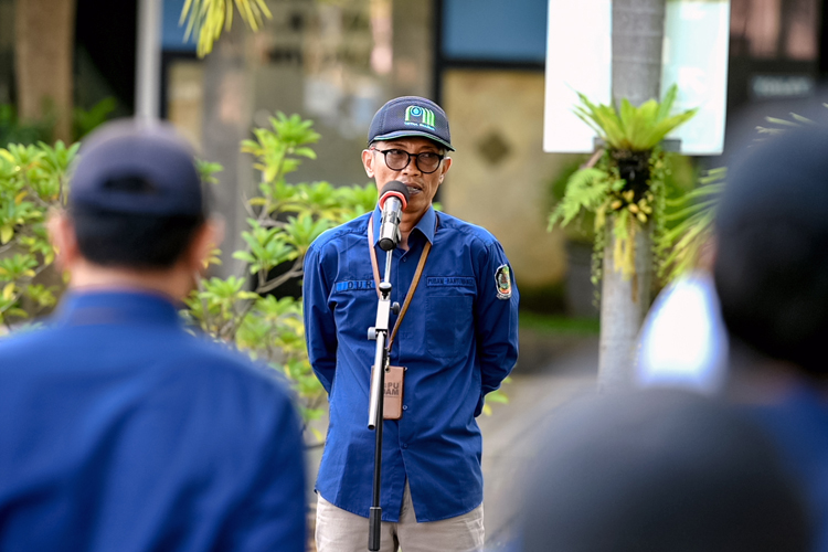 MANFAATKAN PROMO: Dirut PUDAM Abdurrahman mengajak masyarakat memanfaatkan promosi pemasangan sambungan air bersih yang digelar selama Agustus.