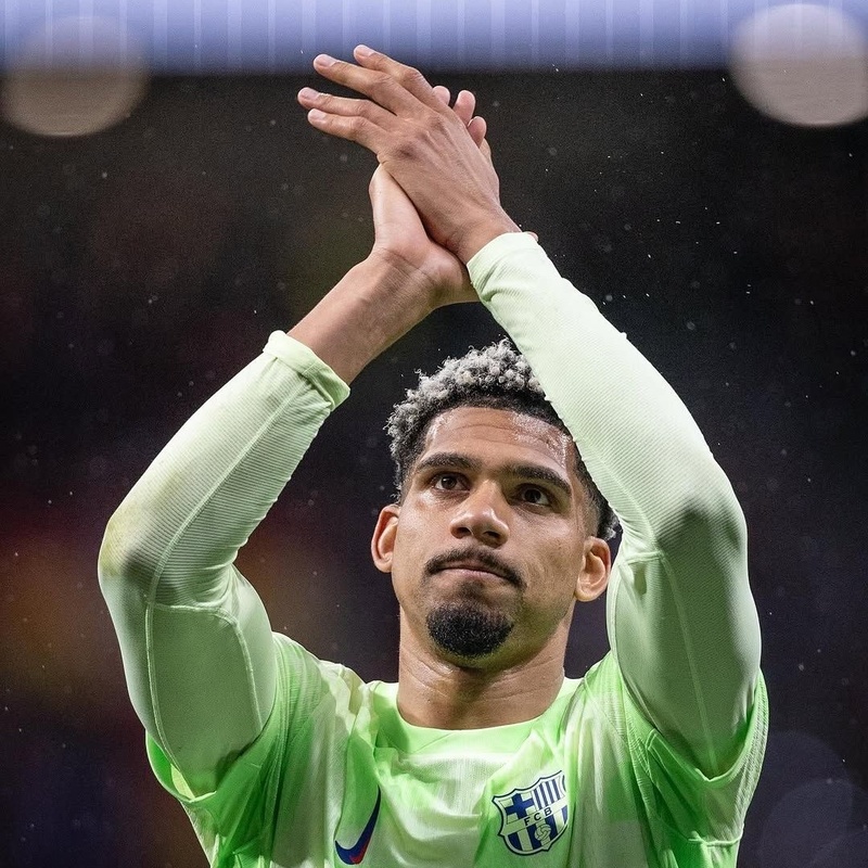 RIVALITAS: Barcelona lebih suka Ronald Araujo pindah ke Liverpool ketimbang ke Real Madrid