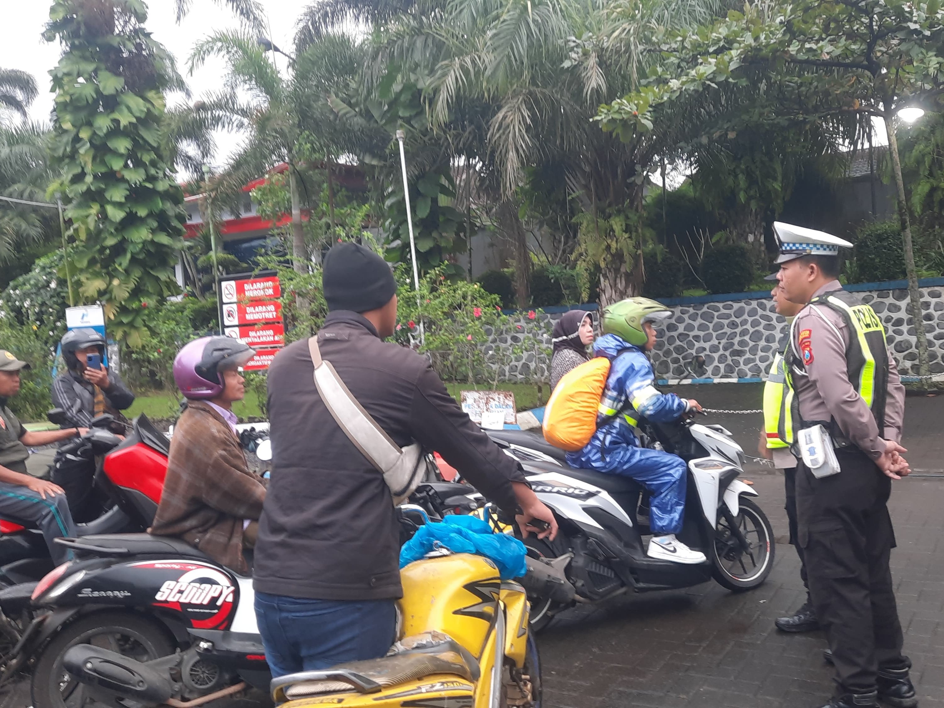 Polsek Kalibaru imbau SPBU tak layani pembelian BBM pakai jeriken.