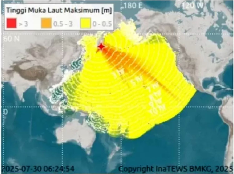 Tsunami akibat gempa M8,7 Rusia diprediksi capai 10 wilayah RI siang ini. BMKG imbau warga waspada dan menjauhi pantai.