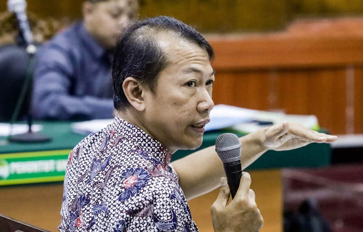 Pakar akuntansi Unair, Zaenal Fanani menjadi ahli dalam sidang di Pengadilan Niaga Surabaya, Kamis (31/7).