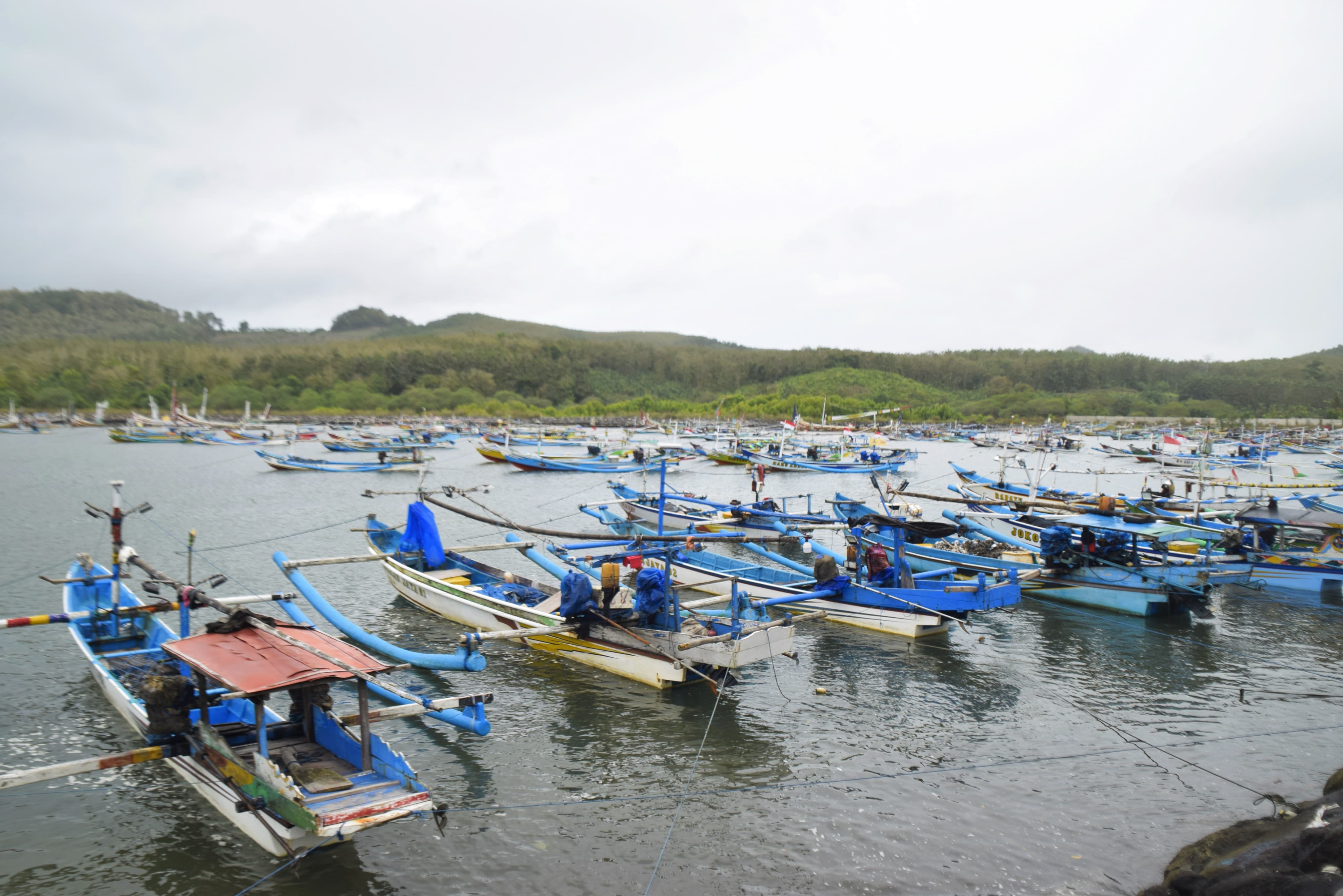 Perahu dan kapal nelayan bersandar di Pelabuhan Grajagan.