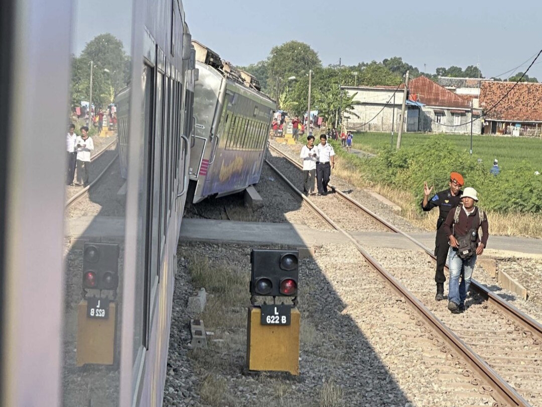 KA Argo Bromo Anggrek anjlok di emplasemen Stasiun Pegadenbaru, Jumat sore (1/8).