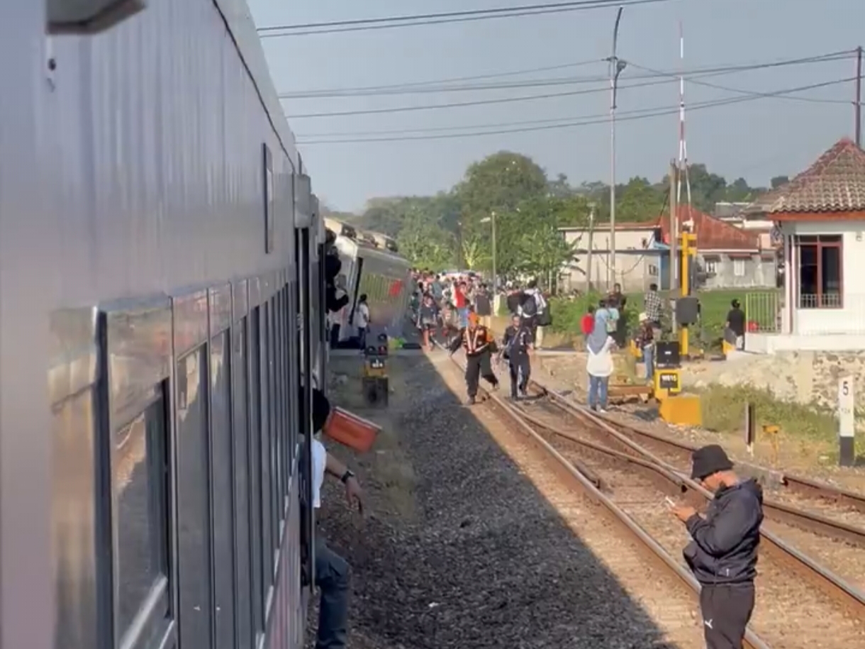 KA Argo Bromo Anggrek anjlok di emplasemen Stasiun Pegaden Baru, Kabupaten Subang, Jawa Barat, Jumat (1/8).