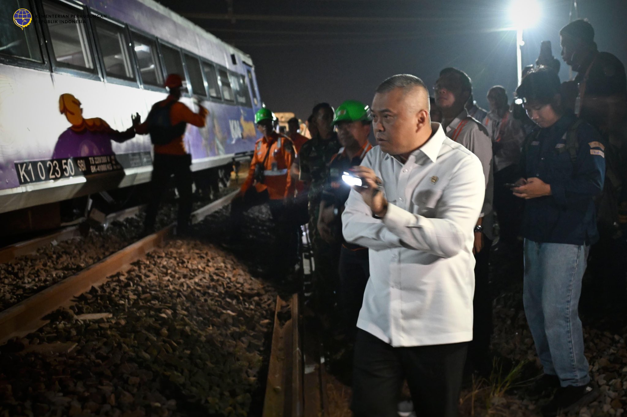 Menhub RI Dudy Purwagandhi meninjau langsung evakuasi KA Argo Bromo Anggrek yang anjlok di emplasemen Stasiun Pegadenbaru, Subang.