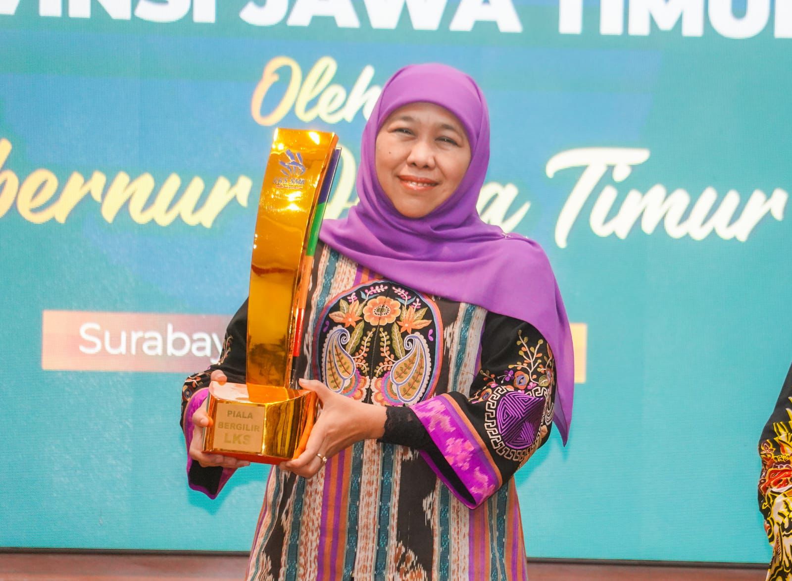 Cetak Sejarah Jatim Juara LKS Nasional Tiga Kali Berturut-turut, Gubernur Khofifah Sampaikan Selamat dan Terimakasih. Berikan Bonus untuk Semua Kontingen