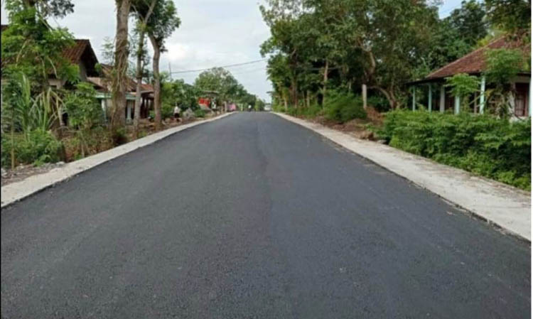 MULUS: Kondisi jalan menuju Pulau Merah setelah proses perbaikan yang dilakukan PT BSI rampung.