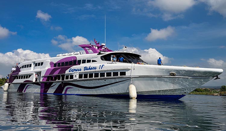 Kapal cepat rute Banyuwangi-Denpasar mulai jadi pilihan warga.