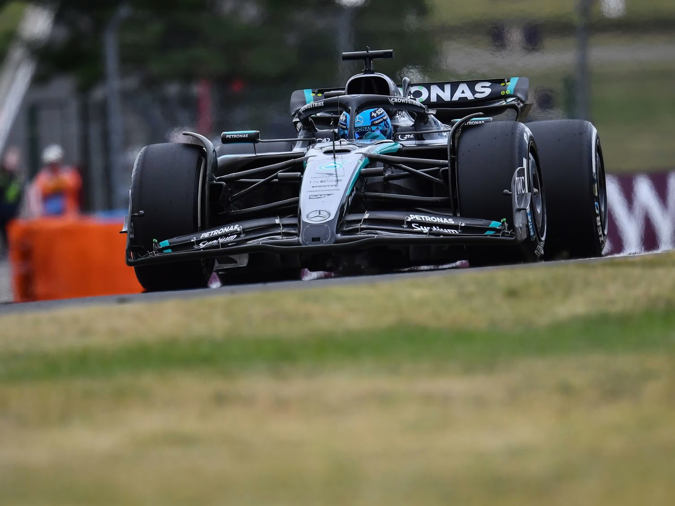 George Russell pastikan masa depan bersama Mercedes di F1 2026.