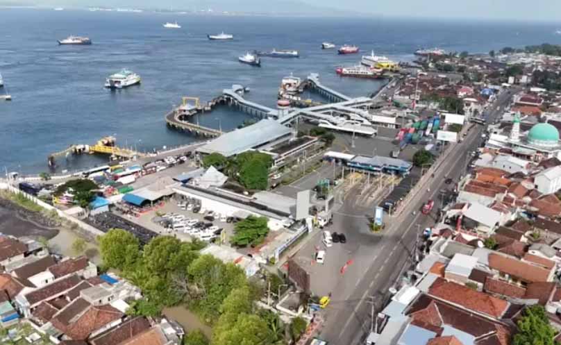Penampakan Pelabuhan ASDP Ketapang dari udara.