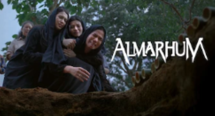 Film Almarhum (2025), mengungkap misteri kutukan kematian di Selasa Kliwon.