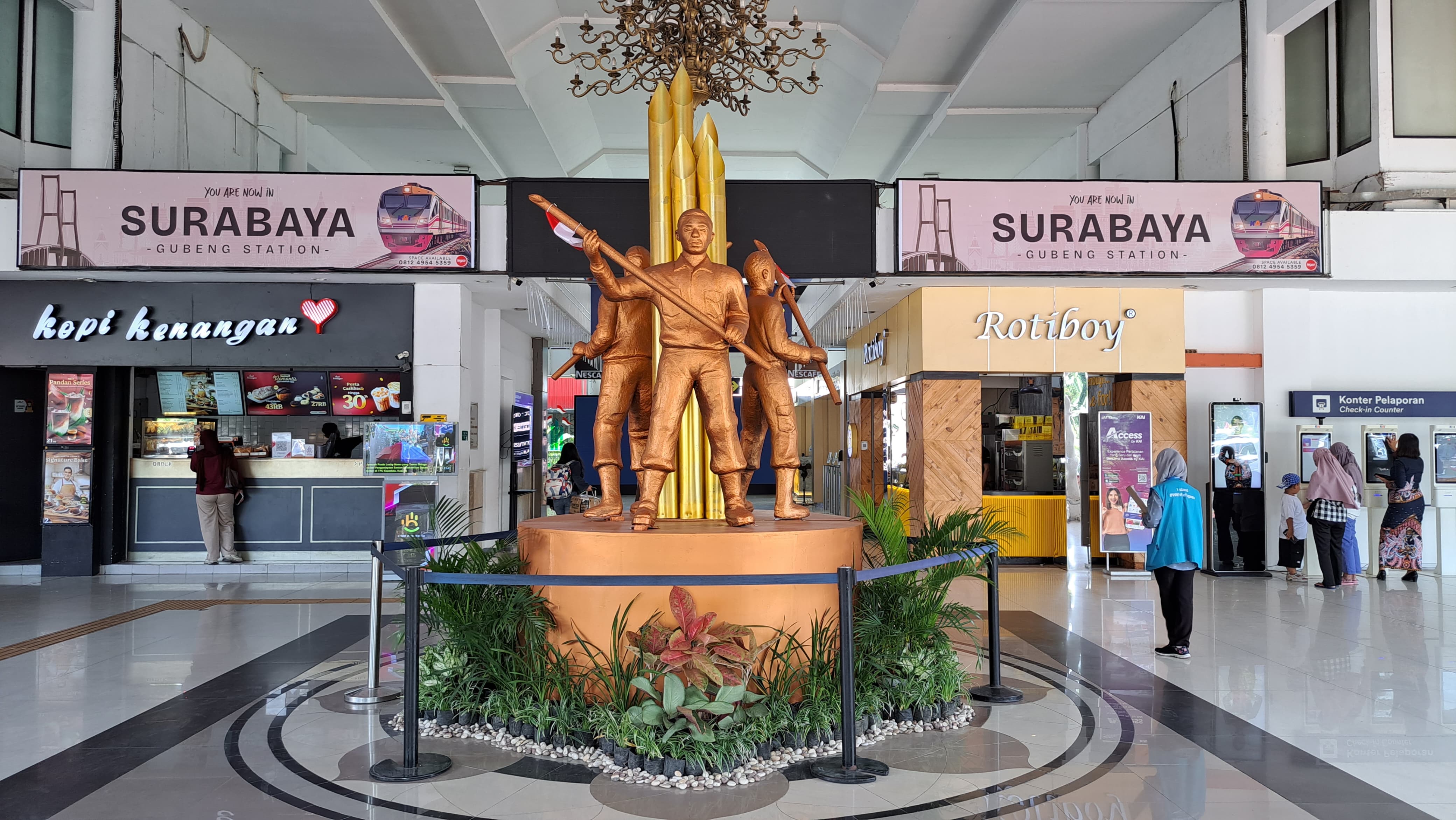 Promo HUT RI ke-80: KAI Daop 8 Surabaya beri diskon 20 persen tiket KA jarak jauh.