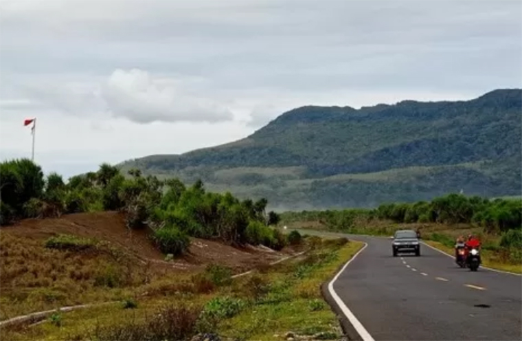 TERUS DIKEMBANGKAN: JLS yang berada di sekitar Kecamatan Gumukmas ke arah Puger, Jember. Direncanakan JLS akan terus hingga ke arah timur Banyuwangi.