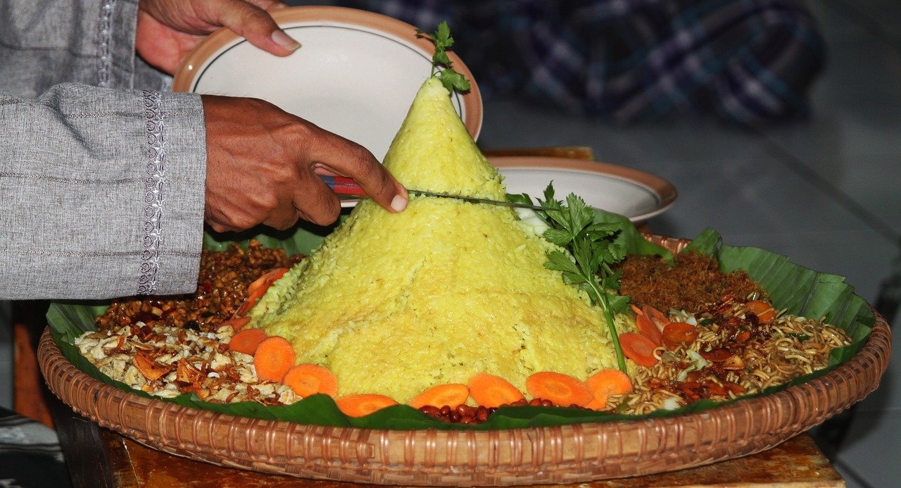 Nasi tumpeng