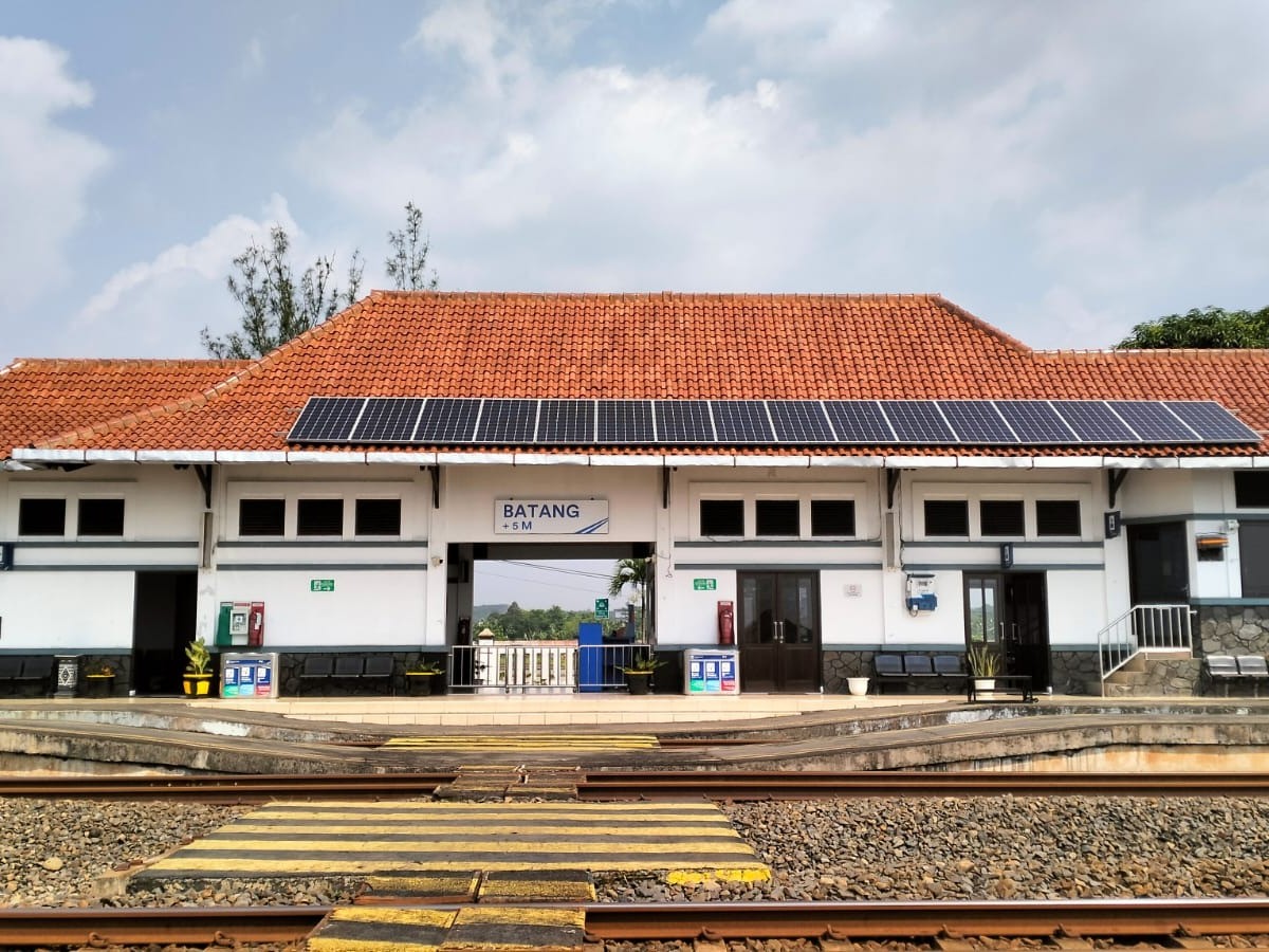 KA Argo Muria kini resmi berhenti di Stasiun Batang.