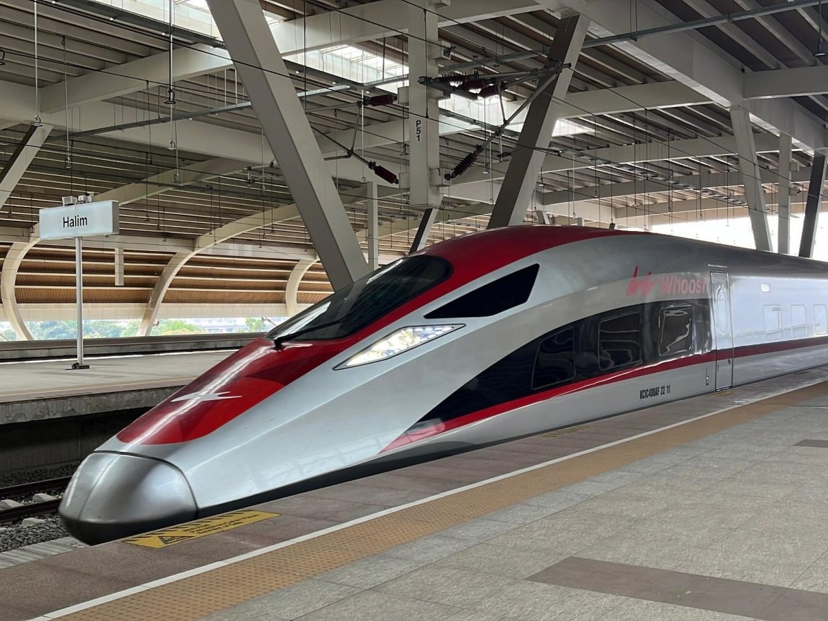 Pemerintah siapkan rencana besar perpanjangan Kereta Cepat Jakarta&ndash;Surabaya untuk percepat konektivitas dan ekonomi Pulau Jawa.