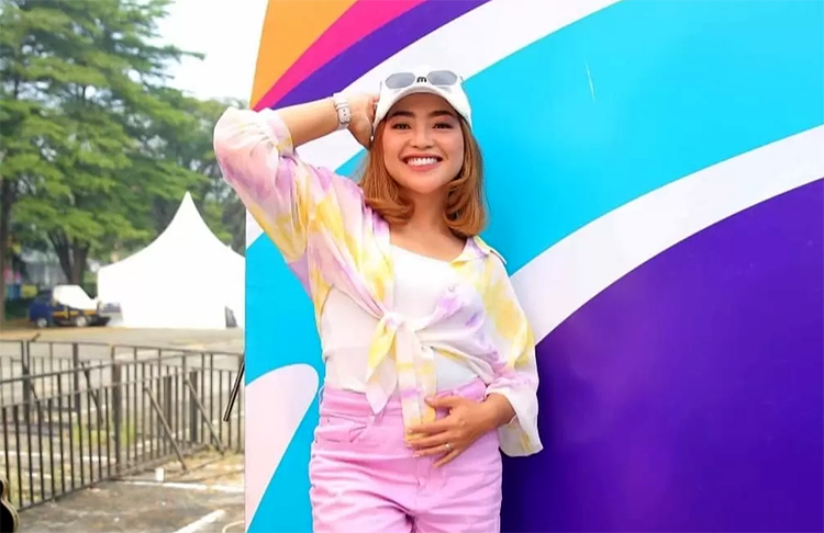 Mpok Alpa meninggal dunia di usia muda.