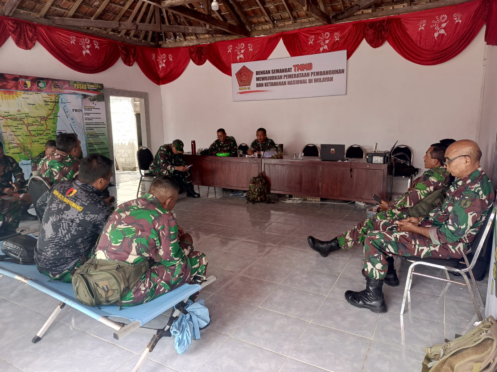 Satgas TMMD Kodim 0825/Banyuwangi gelar rapat evaluasi dan kesiapan penutupan demi sukseskan pembangunan desa.
