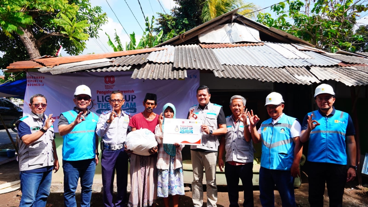 PLN UP3 Banyuwangi rayakan HUT RI ke-80 dengan program Light Up The Dream.