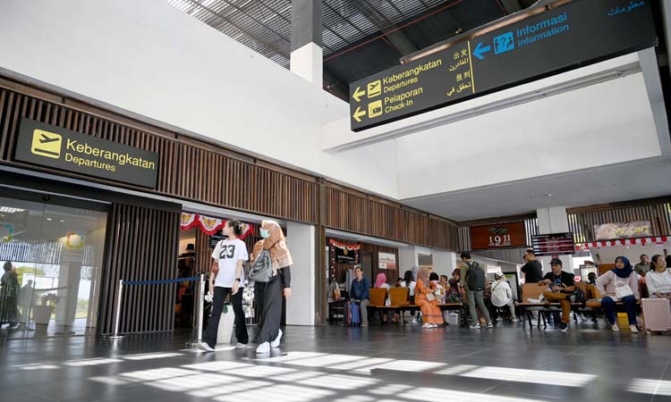 Setelah menyandang status bandara internasional, Bandara Banyuwangi sangat memungkinkan melayani penerbangan carter maupun reguler internasional.