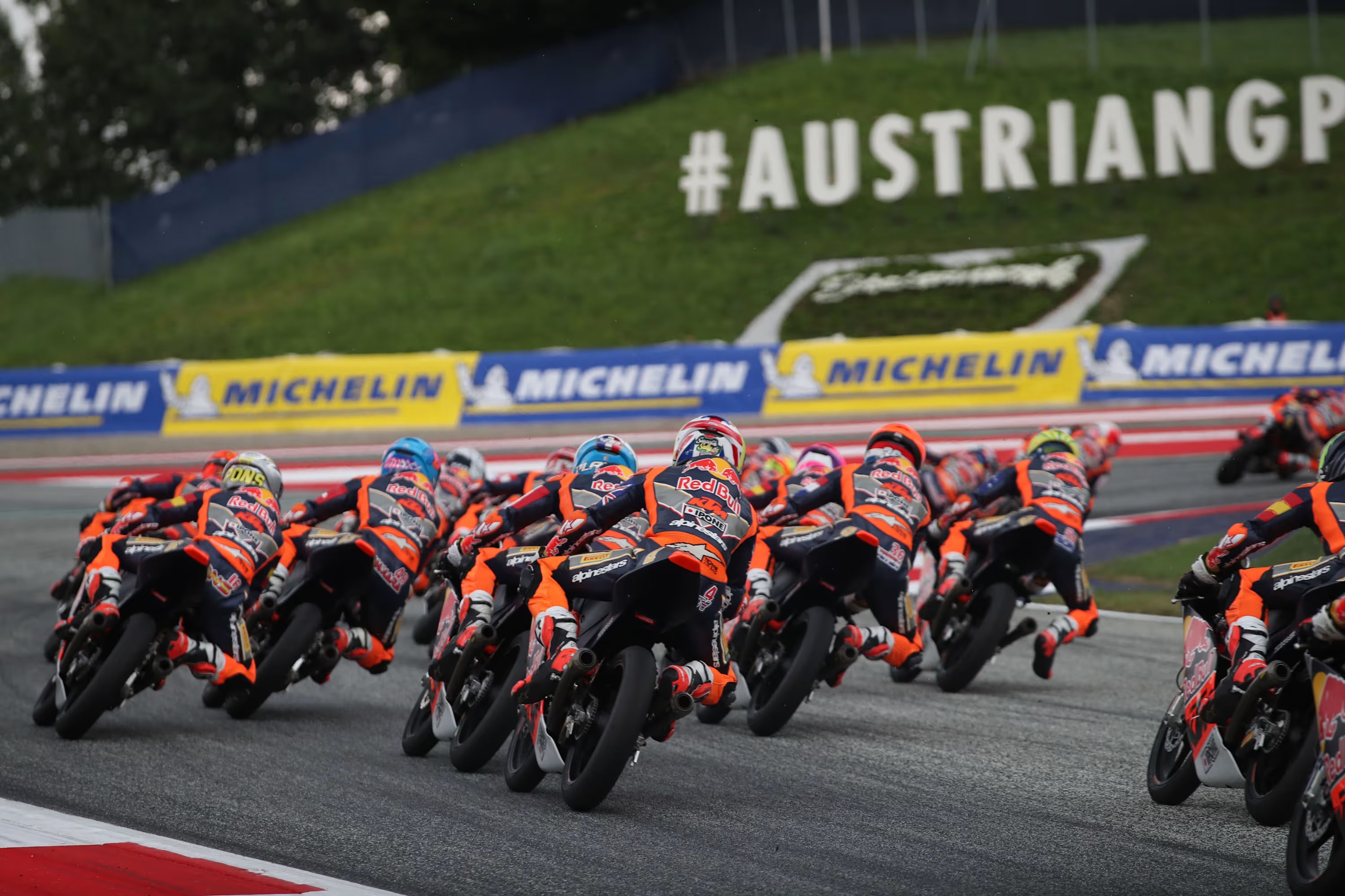 Veda Ega Pratama dan Hakim Danish masih punya peluang di seri penutup Misano..