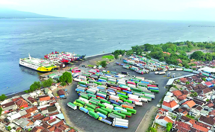 CEGAH KEMACETAN: Dermaga Bulusan akan segera tersambung dengan dermaga LCM untuk mempermudah distribusi kendaraan.