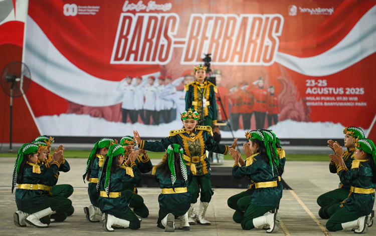Tim SDN 2 Purwoasri menunjukkan kebolehan di hadapan dewan juri dan penonton LKBB 2025 di Banyuwangi Park pada Sabtu (23/8).