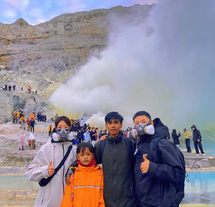 TURIS ASIA TIMUR: Wisatawan asal Tiongkok berlunjung ke TWA Ijen beberapa waktu lalu.