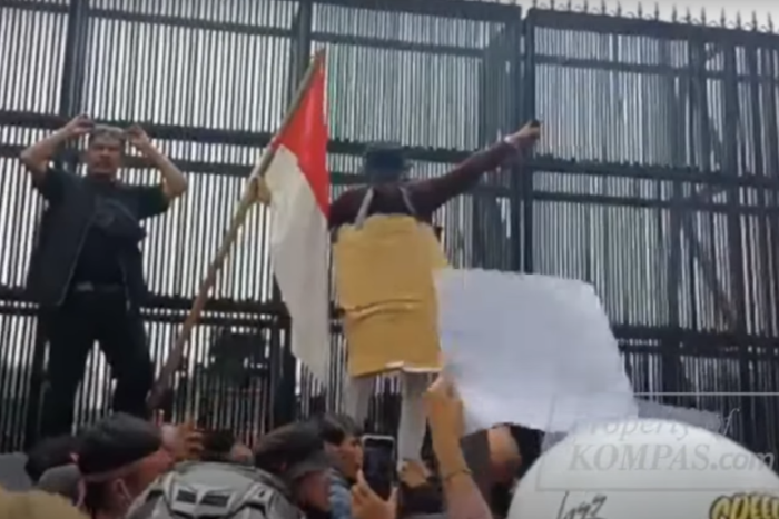 Massa protes janji Puan Maharani, teriakan kian keras, tuntut pengesahan RUU Perampasan Aset segera.