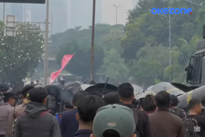 Kericuhan demo DPR RI 25 Agustus 2025 terjadi di Jakarta. Massa ricuh, aparat bertindak tegas.